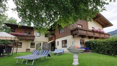 Apartment in Brixen im Thale with parking, © bookingcom
