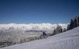 Skiing above the city at Patscherkofel, © Tirol Werbung / Stefan Voitl 