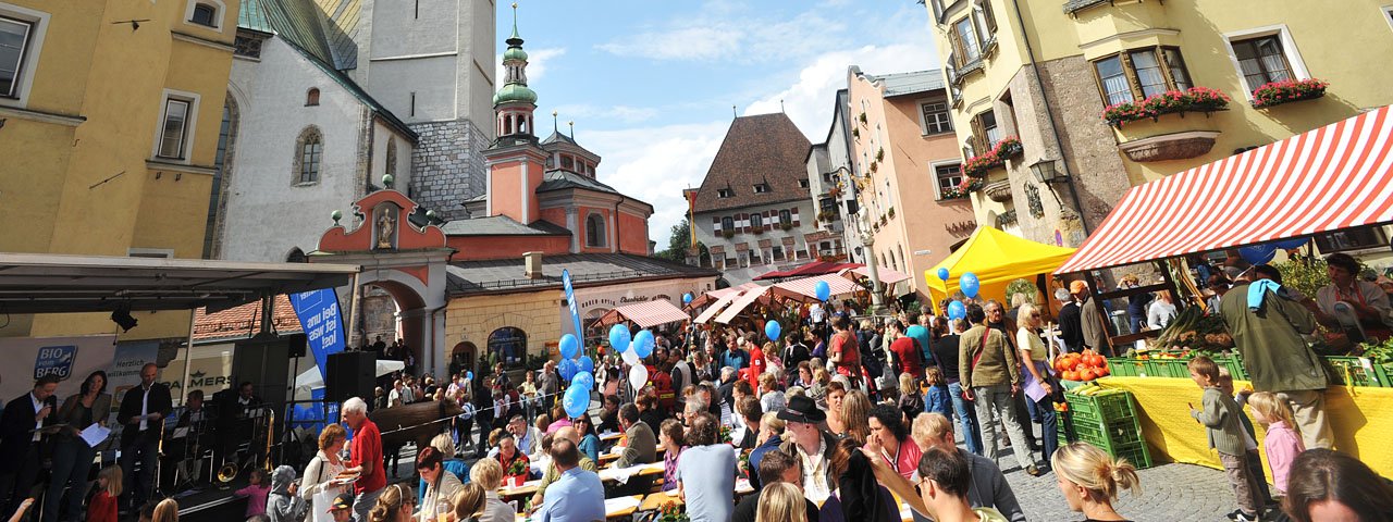 The Mountain Farmer’s Festival places vendors and visitors in the heart of the medieval old town district of Hall, © Bio vom Berg