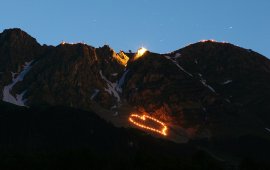 Summer solstice fires on the Nordkette mountains above Innsbruck, © Tirol Werbung/Christian Wührer