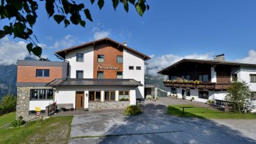 https://images.seekda.net/AT_MAYR_0040/_1300px_838px_Berggasthof-Steinerkogl-Brandberg-Stein-113-Familie-Geisler-Aussicht-Haus-Sommer3.jpg