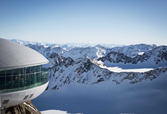 Café 3.440 on the Pitztal Glacier, © Tirol Werbung/Lisa Hörterer