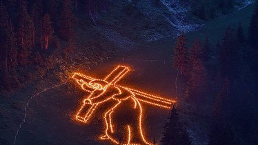 Ornate religious symbols light up the mountains slopes of Tannheimer Tal Valley during the Sacred Heart Fires, © TVB Tannheimer Tal