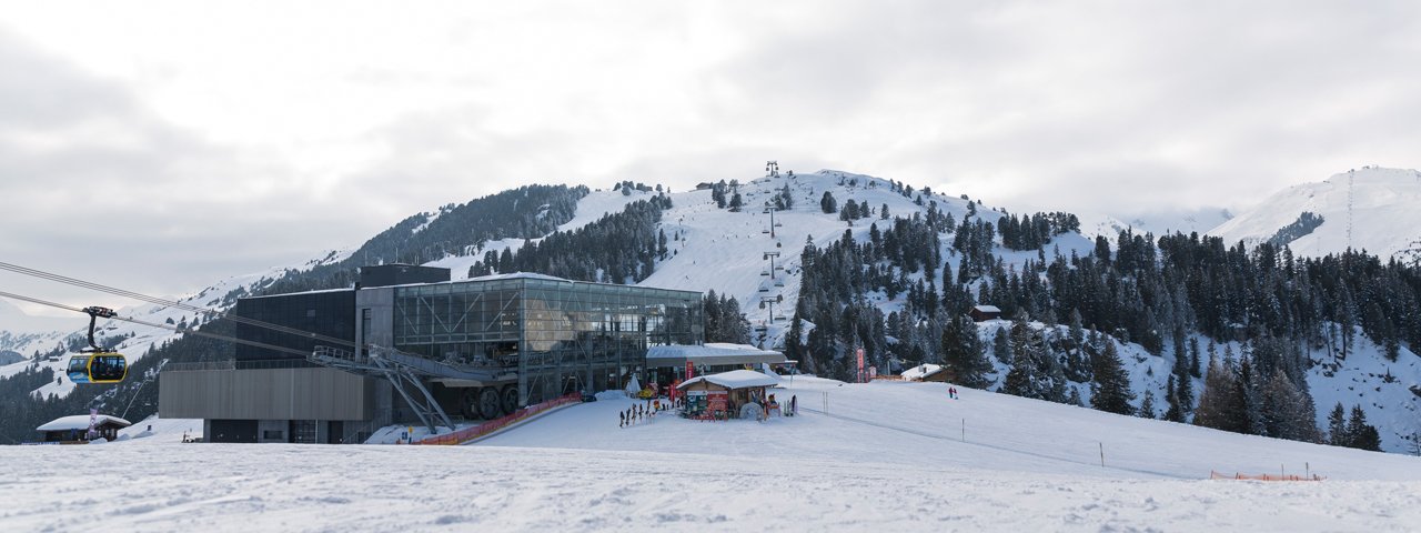 Penkenbahn lift (left) in the Mayrhofen ski resort, © Tirol Werbung/W9 studios