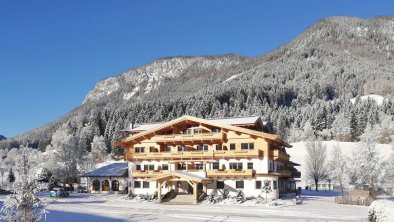 Söll_Franzlhof_Aussenansicht_Winter_Wilder Kaiser, © Franzlhof/Mödlinger