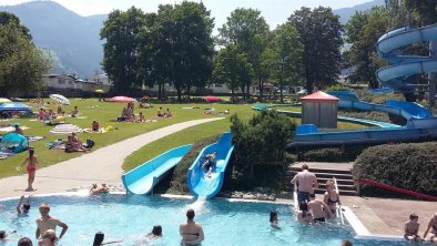 Rutschen im Freibad