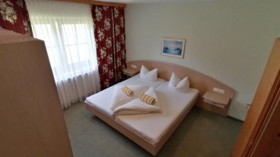 A2 Doppelbett Schlafzimmer 1