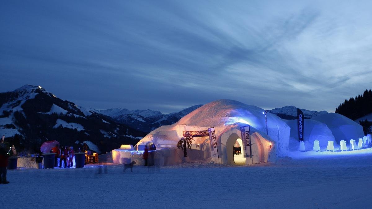30 tonnes of ice, 2000 metres of cables and lots of cool events – the Alpeniglu Dorf in Hochbrixen is made up of 18 hand-crafted igloos and gives visitors the chance to not only eat but also stay overnight in a unique sub-zero environment., © Alpeniglu