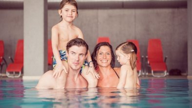 schwimmbad_pool_familie