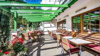 Terrasse Sommer Vierjahreszeiten Hintertux