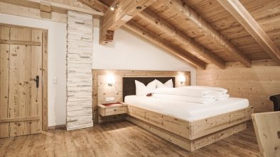 Schlafzimmer mit hochwertigen Daunenbetten