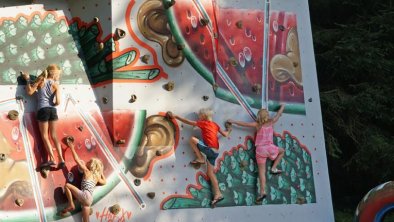 Spielplatz Kletterwand