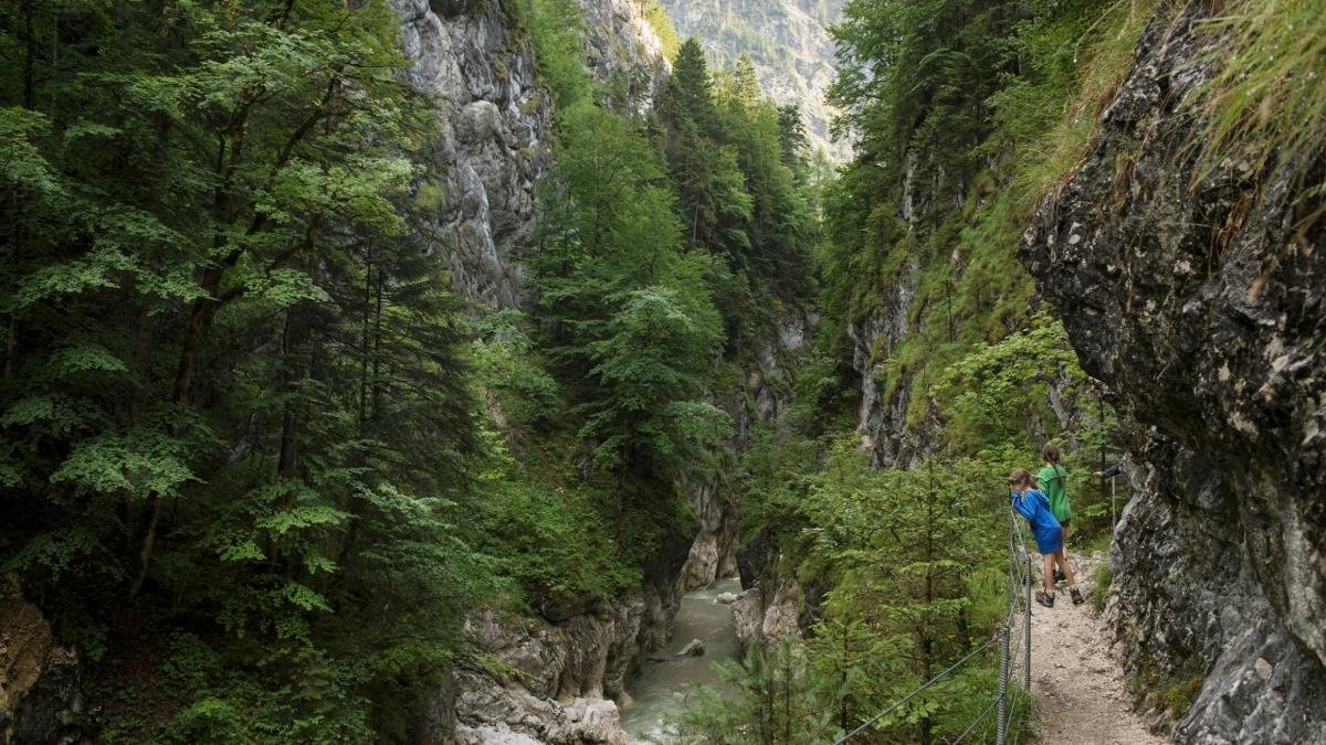 The region’s three beautiful canyons – the Tiefenbachklamm, the Kundler Klamm and the Kaiserklamm – are well worth a visit. The Kaiserklamm is particularly popular with hikers and rafting enthusiasts., © Alpbachtal Seenland Tourismus/Frank Bauer