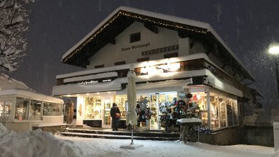 Winteransicht abends, © Haus Weiskopf