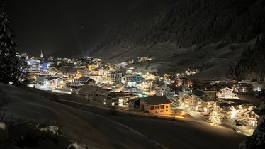 Ischgl_night_pan