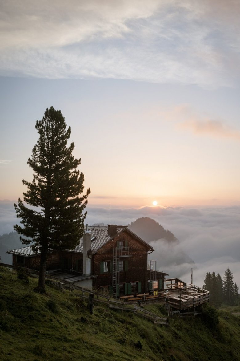 The valleys below Bayreuther Hut are cloaked in a blanket of fog, with the jagged peaks and summits of Wilder Kaiser Range popping up in surprising places and the sun rising.
, © Tirol Werbung,Jens Schwarz