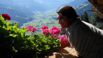 https://images.seekda.net/AT_UAB7-09-40-01/Zell_im_Zillertal_Panorama_Blick_vom_breierhof_%28Small%29.jpg