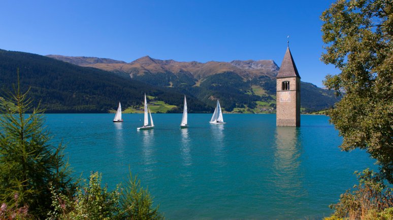 Sailing on Reschensee Lake, © IDM Südtirol - Frieder Blickle