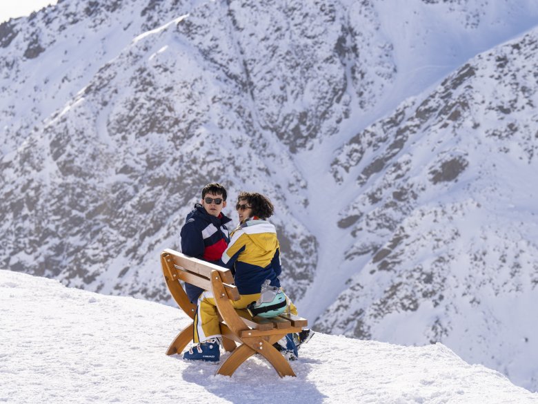 Asa Butterfield (aka James Hughes) and Cora Kirk (aka Hayley Taylor) in the S&ouml;lden-Hochs&ouml;lden Glacier Ski Area., © The Story Collective/Amazon. All rights reserved.
