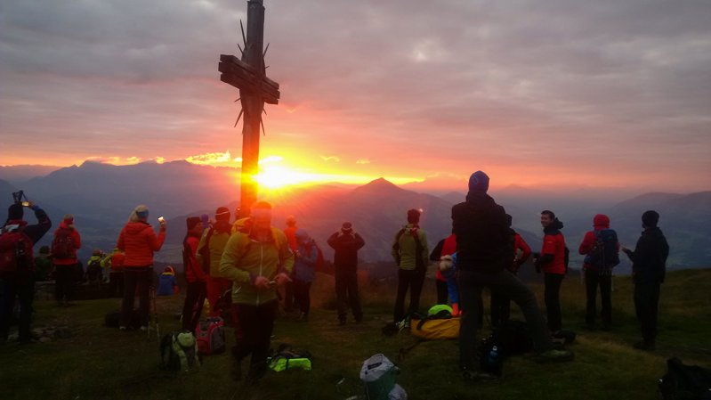 Sunrise during the scenic Alpbachtal 24-Hour Walk, © A. Landl / Wildschönau Tourismus