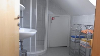 Dusche im Badezimmer (mit Sozialraum), © www.FerienhausSchmelz.at