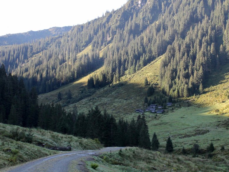 First a gentle and convenient ride by car or slow train, passing along „Kundl Alm“.