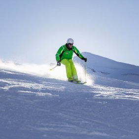 Johann Schneider skiing in the Ski Juwel Alpbachtal ski area, © Tirol Werbung/Bert Heinzlmeier