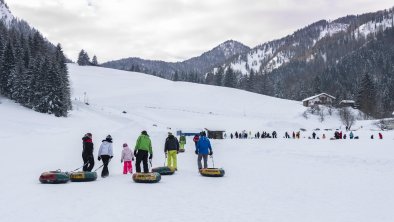 Staffnerhof-Snowtubing-im-Winter-Reifenrutschen, © Staffnerhof Günther Hechl