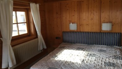 Schlafzimmer mit Schrank