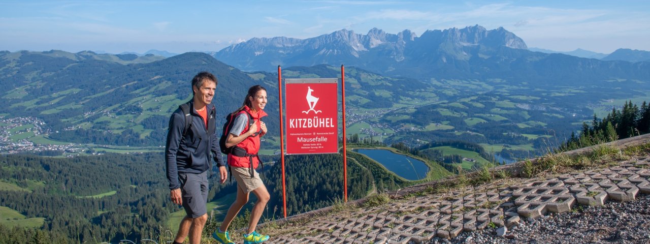 Hiking down the Streif downhill ski run, © KitzSki / Werlberger