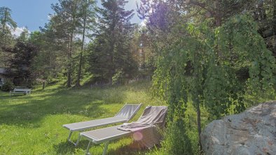 Wunderschöner Waldgarten hinter dem Haus