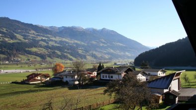 Blick ins Zillertal vom Balkon