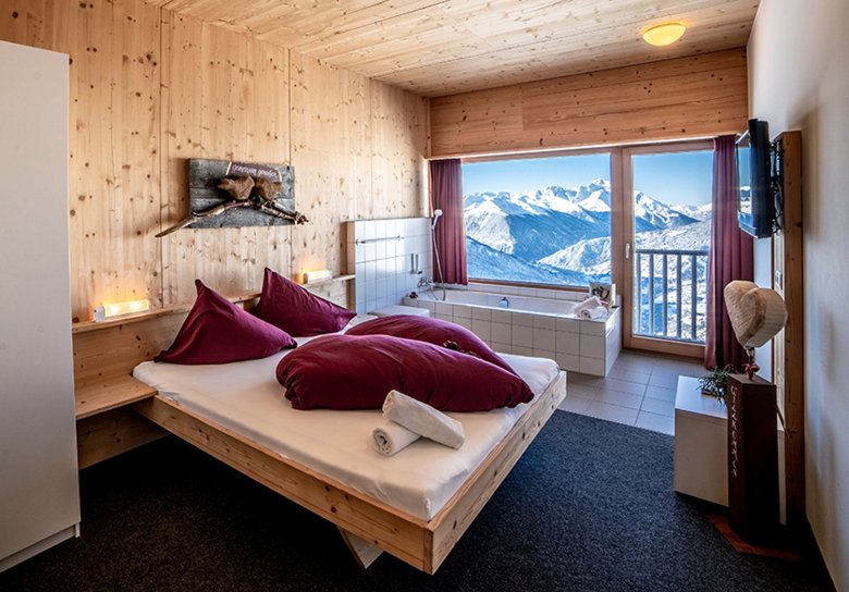 Room and soaking tub with a view. Photo Credit: Venet Bergbahnen, © Venet Bergbahnen
