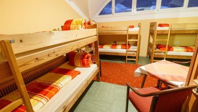 Zillertal-Hart-Jugendhotel-Harterhof-6-bett-zimmer