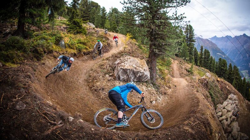 Big grins are guaranteed on trails that switchback down the hillside, © Ötztal Tourismus