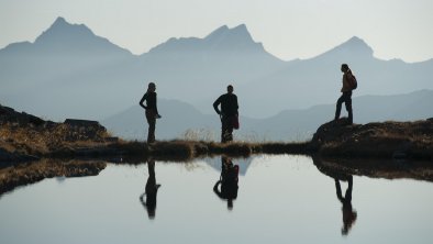 Bergsee mit Menschen