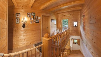 Der Stiegenaufgang - komplett aus Holz
