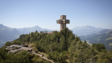 The huge Jakobskreuz cross at the Buchensteinwand, © Tirol Werbung / Jens Schwarz