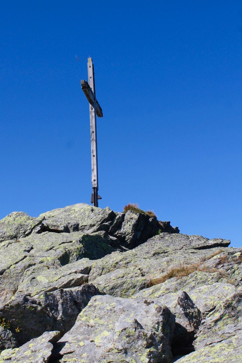 The cross atop the 2,309-meter summit of Großer Beil Mountain.