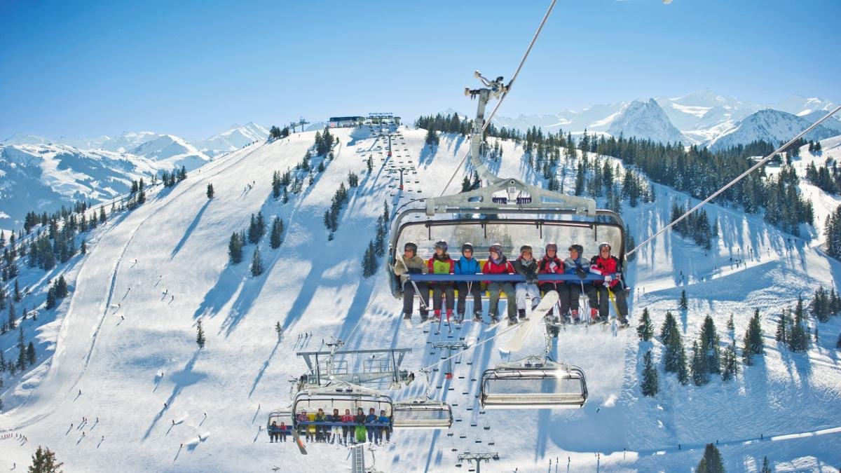 A free ski shuttle connects Kufstein to the SkiWelt Wilder Kaiser - Brixental, one of the largest connected ski areas in Austria. The region is also home to five smaller resorts, such as Hinterthiersee, popular with families and beginners., © Bildarchiv SkiWelt