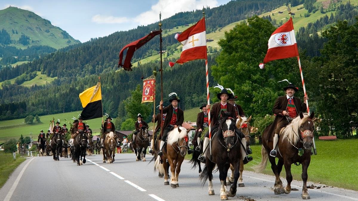 The “Antlassritt” is a centuries-old horseback procession held on Corpus Christi Saturday in June and drawing many Catholics and onlookers to the Brixental Valley every year., © Kurt Tropper
