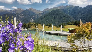 Natureich mit Ausblick auf die Tiroler Berge