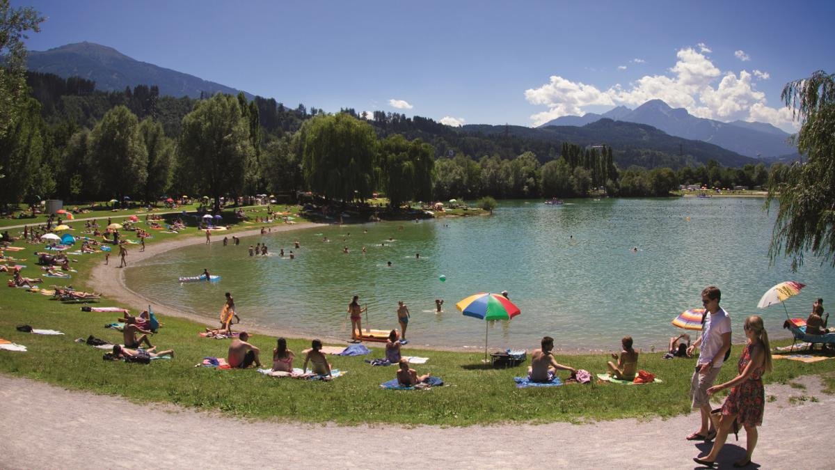 Who needs sunny Spain or Bella Italia when you can spend the day at the beautiful Lake Baggersee for a fraction of the price? This artificial lake in the east of the city offers plenty of activities away from the water and is popular with guests of all ages., © Innsbruck Tourismus