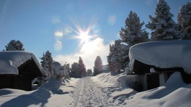 Weg im Winter, © Juchhe-Hütte