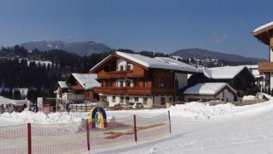 Landhaus-tirol-mit-schischule-alpin-winter