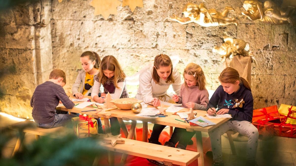 Christmas cookie baking and tinkering at the Fortress Christmas Workshop, © Kufsteinerand/Nikolaus Faistauer