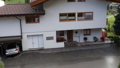 Haus Larch -Carport