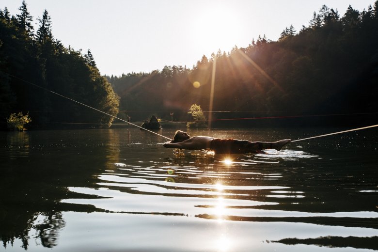 Each year in the summer, Berglsteinersee Lake plays host to the popular WASSERfest &ndash; WATERproof Slackline Festival.&nbsp;, © Flo Smith