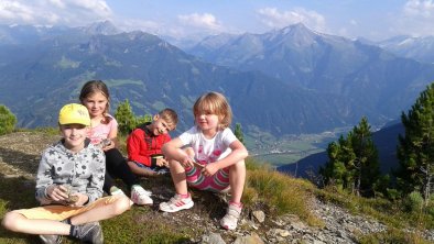 https://images.seekda.net/AT_UAB7-09-40-01/Familienurlaub_auf_der_Alm.jpg