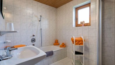 Ferienwohnung_Huber_Koflerweg_13_Stumm_Badezimmer